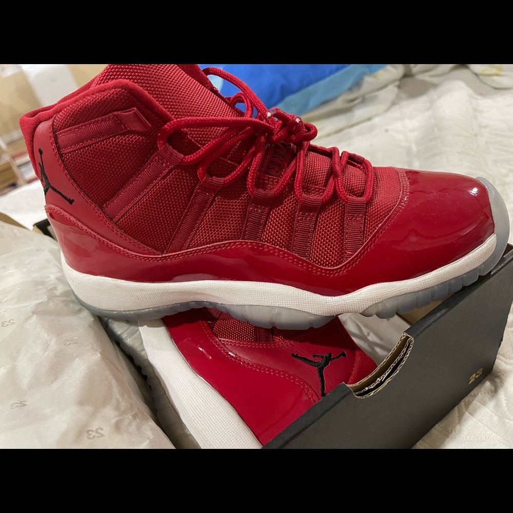 Retro Jordan 11 Win like 96, size 7Y